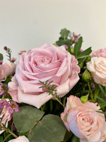 Livraison coussins fleurs roses décès Saint Brieuc et alentours 48h