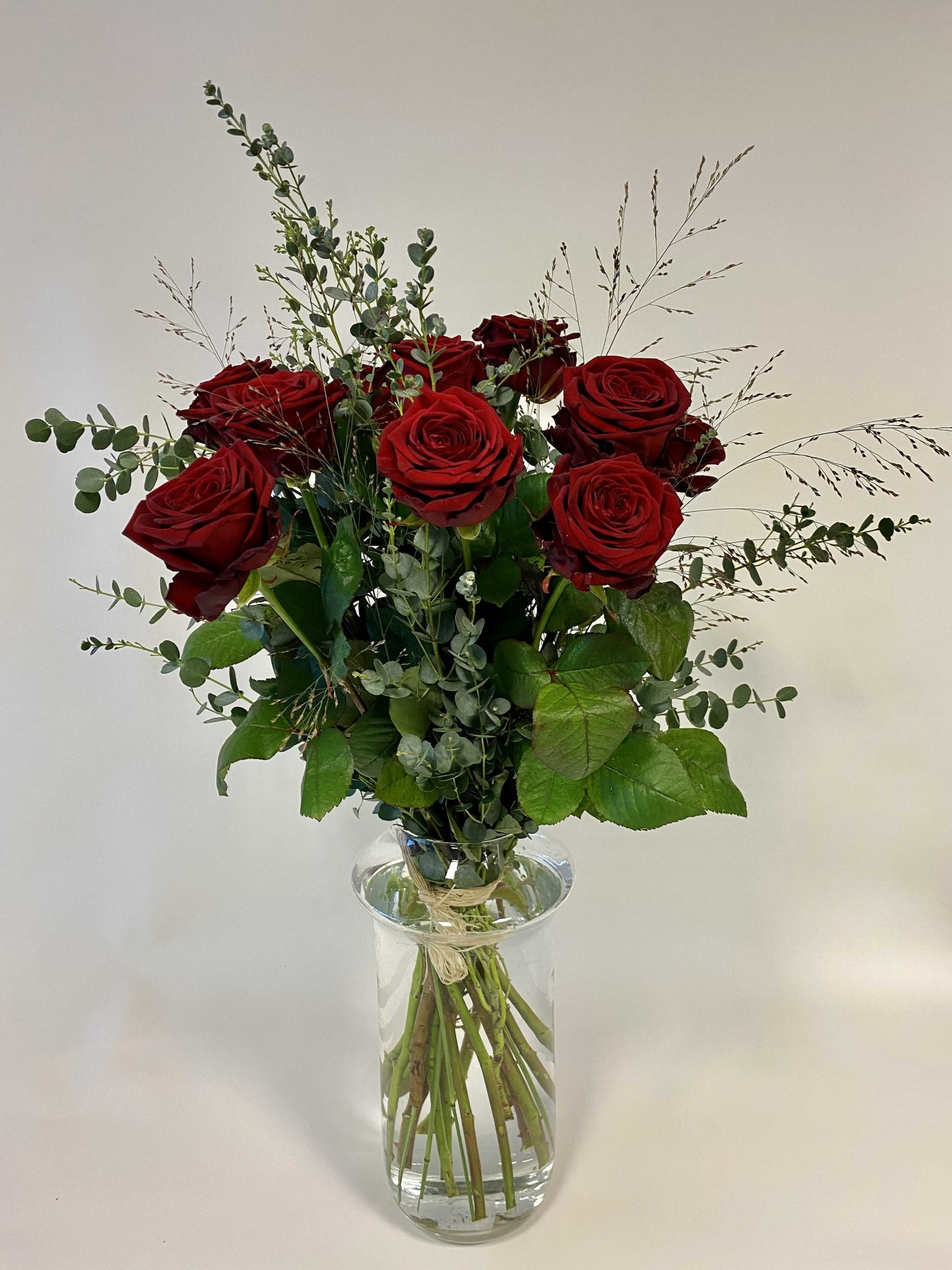 Livraison Bouquet de 12 roses rouges : Amour à Saint-Brieuc et Côtes d'Armor